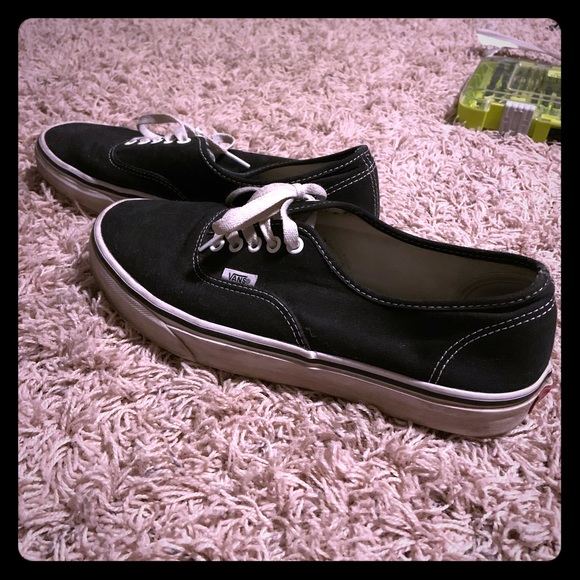 White and Black low top VANS - Picture 1 of 3